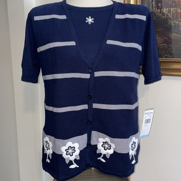 NWT Alfred Dunner Short Sleeve Floral Embroidered Sweater. Large Petite. - Picture 1 of 14